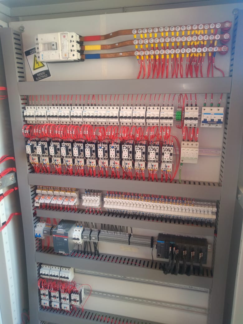 Tablero de Control de Motores y Señales - Imagen 2